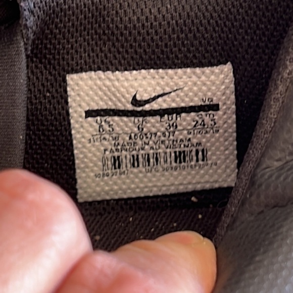 Nike Kids Soccer Cleats Black and Gold - Picture 6 of 6